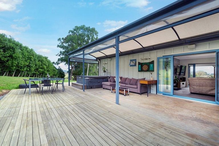 Photo of property in 141 Mangakura Road, Helensville, 0875