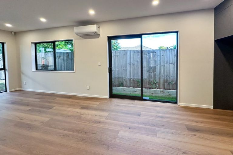 Photo of property in 14c Serjeant Street, Henderson, Auckland, 0612