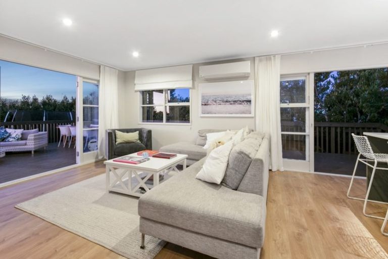 Photo of property in 30 Wallace Road, Mangere Bridge, Auckland, 2022