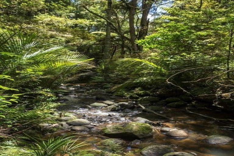 Photo of property in 384 Mangakura Road, Helensville, 0875