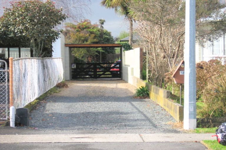 Photo of property in 18 Rhonda Avenue, Deanwell, Hamilton, 3206