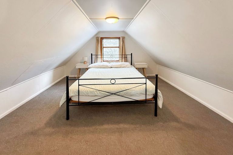 Photo of property in 1 Hawkhurst Road, Lyttelton, 8082