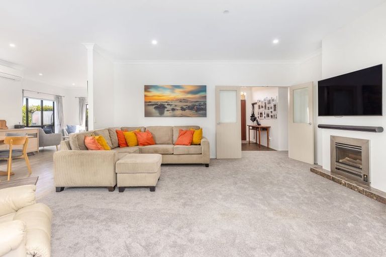Photo of property in 2 Georgia Grove, Paraparaumu, 5032