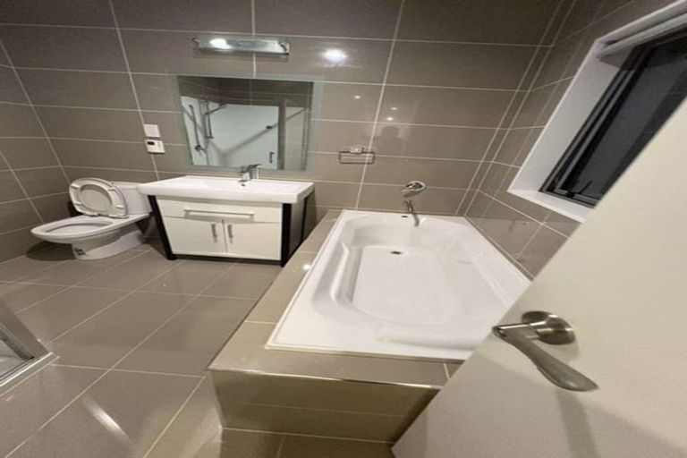 Photo of property in 1 Sunshine Boulevard, Sunnyvale, Auckland, 0612