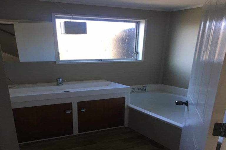 Photo of property in 2/404 Main North Road, Redwood, Christchurch, 8051