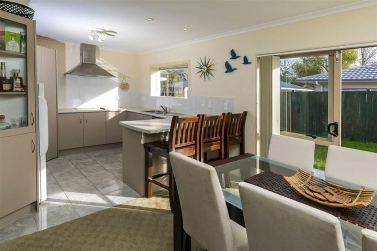 Photo of property in 1 Burton's Drive, Swanson, Auckland, 0614