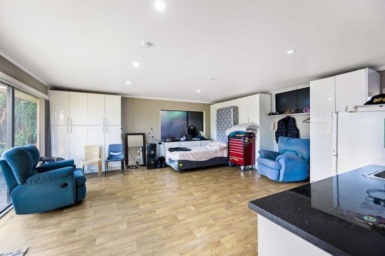 Photo of property in 1 Seresin Crescent, Flat Bush, Auckland, 2016