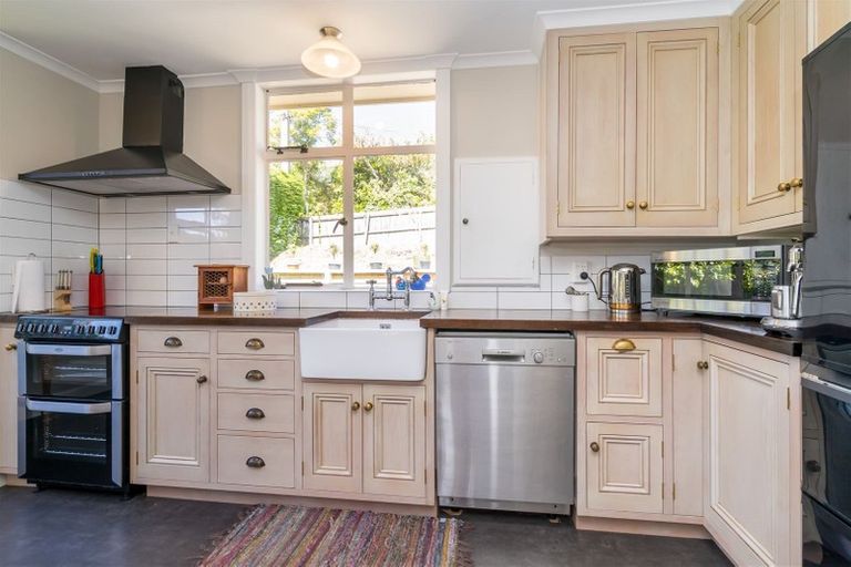 Photo of property in 1 Saint Ronans Road, Macandrew Bay, Dunedin, 9077