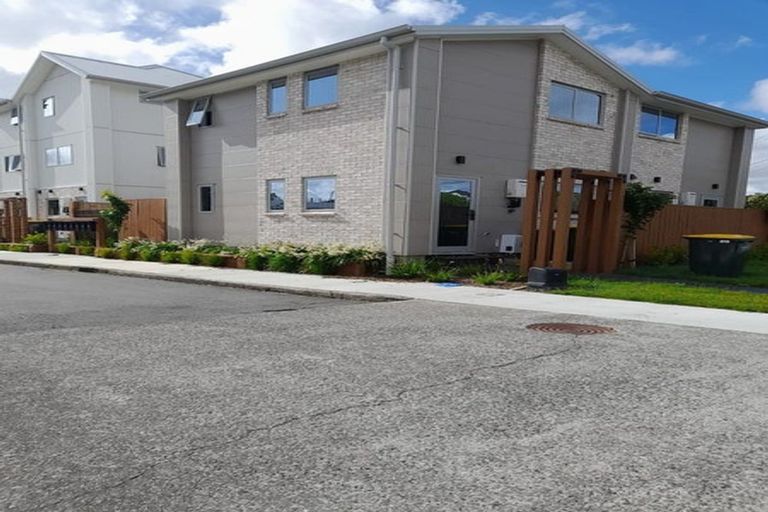 Photo of property in 2/11 Cressy Street, Waterloo, Lower Hutt, 5011