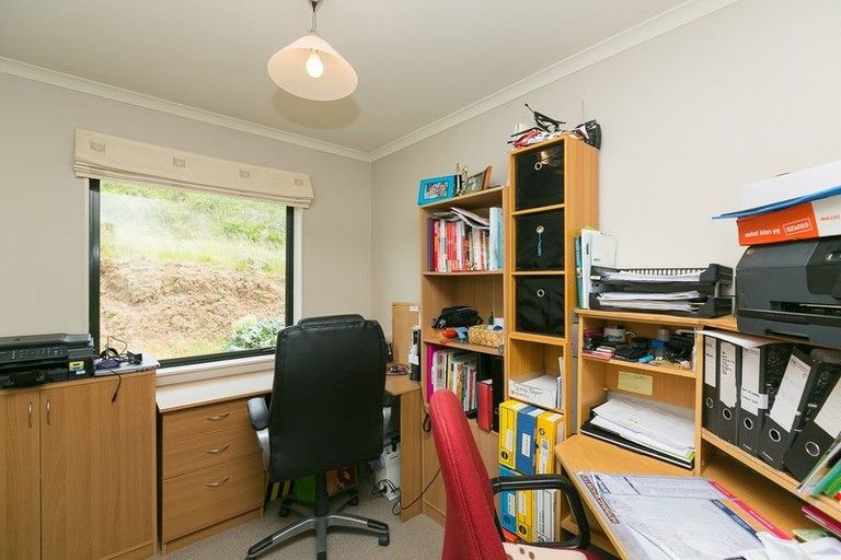 Photo of property in 184 Everett Road, Everett Park, New Plymouth, 4373