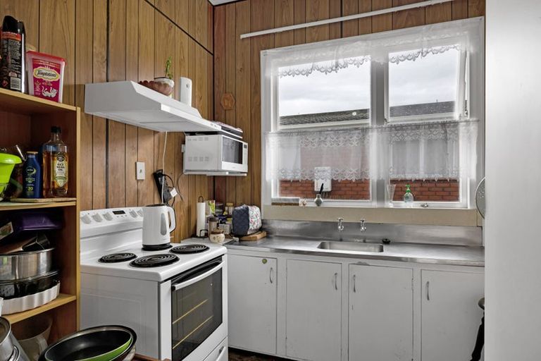 Photo of property in 17 Milmoe Street, Hawera, 4610