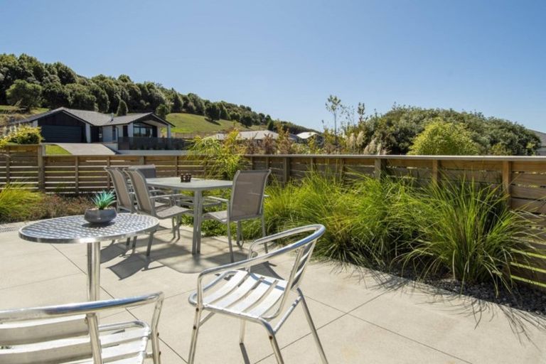 Photo of property in 22 Lakeside Terrace, Omokoroa, 3114