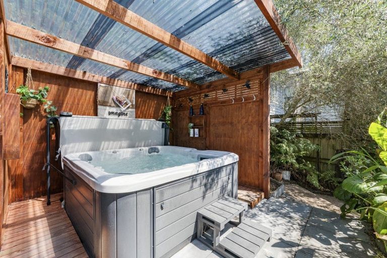 Photo of property in 39 Oteki Park Drive, Welcome Bay, Tauranga, 3112