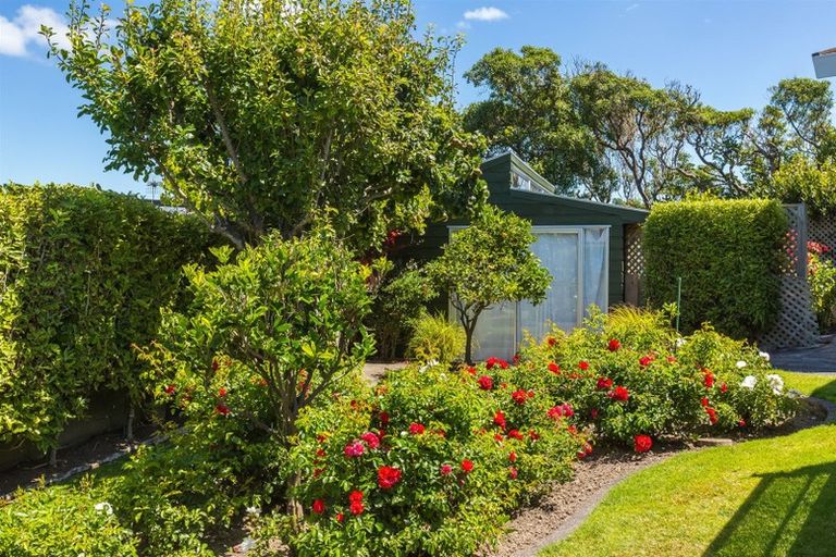 Photo of property in 11 Motuhara Road, Plimmerton, Porirua, 5026