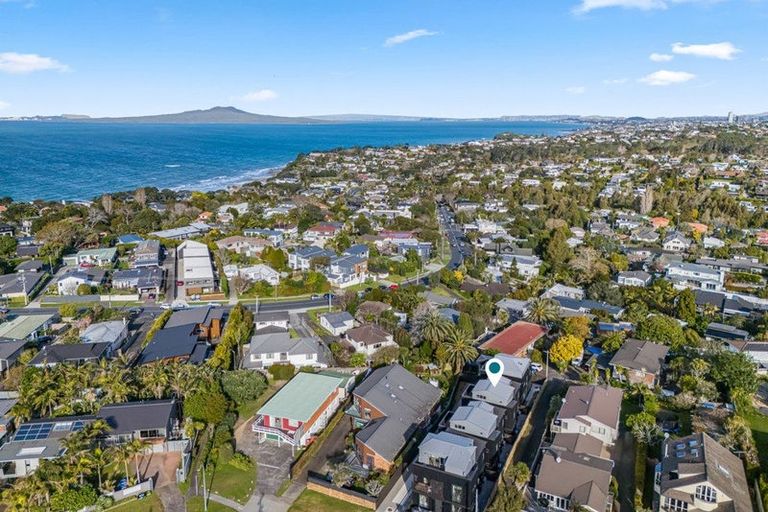 Photo of property in 12c Kowhai Road, Campbells Bay, Auckland, 0630