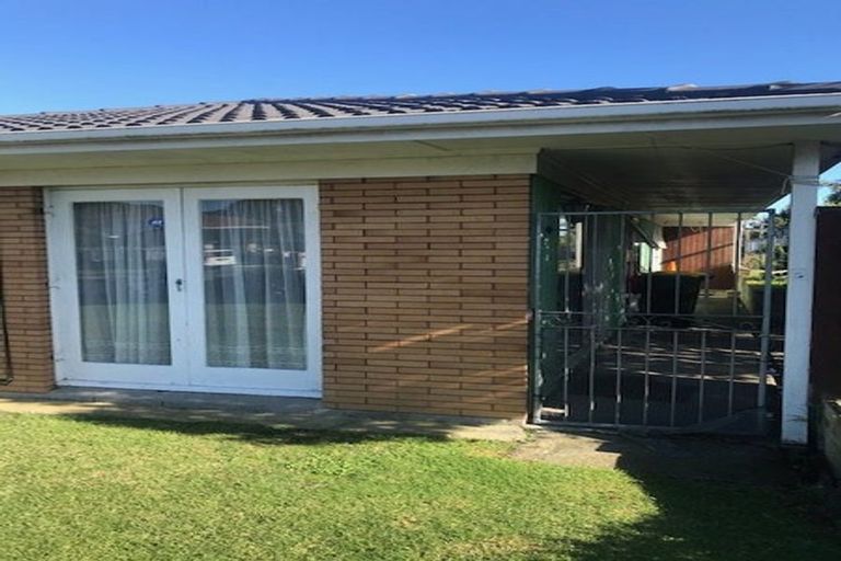 Photo of property in 2/93 Great South Road, Manurewa, Auckland, 2102