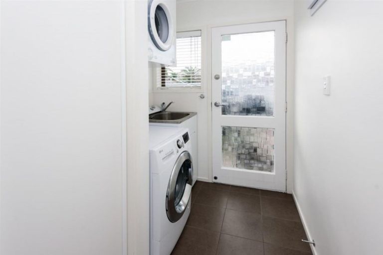 Photo of property in 2/15 Dowling Place, Pakuranga, Auckland, 2010