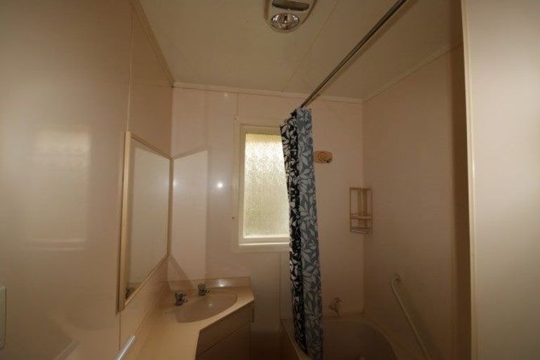 Photo of property in 14 Bear Street, Tirau, 3410