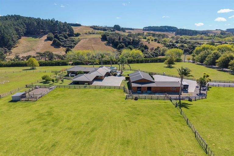 Photo of property in 883 Peak Road, Helensville, 0875