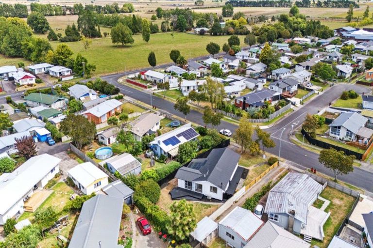 Photo of property in 16 Rhonda Avenue, Deanwell, Hamilton, 3206