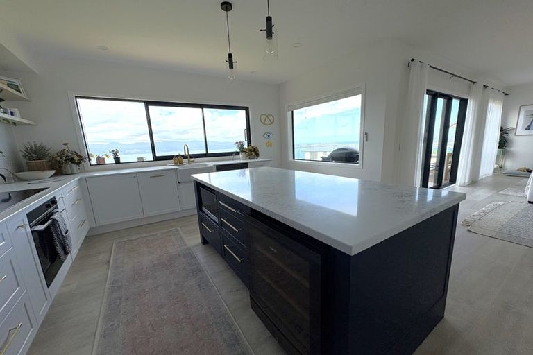 Photo of property in 37 Boeing Way, Newlands, Wellington, 6037