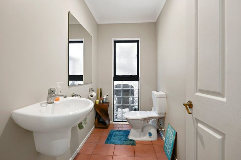 Photo of property in 6 Fencourt Place, Rototuna North, Hamilton, 3210