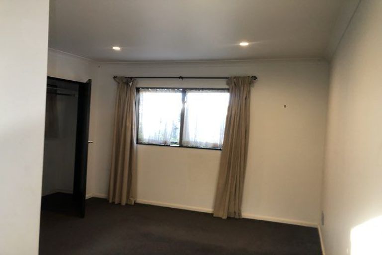 Photo of property in 2/274 Glamorgan Drive, Northcross, Auckland, 0630