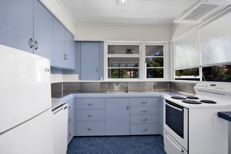 Photo of property in 14 Dives Avenue, Hawera, 4610