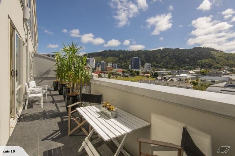 Photo of property in Stadium Garden Flats, 406/107 Thorndon Quay, Pipitea, Wellington, 6011