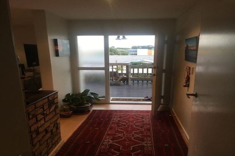 Photo of property in 87 Rosedale Road, Pinehill, Auckland, 0632