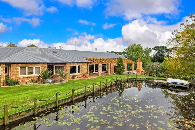 Photo of property in 104 Station Road, Kumeu, 0891