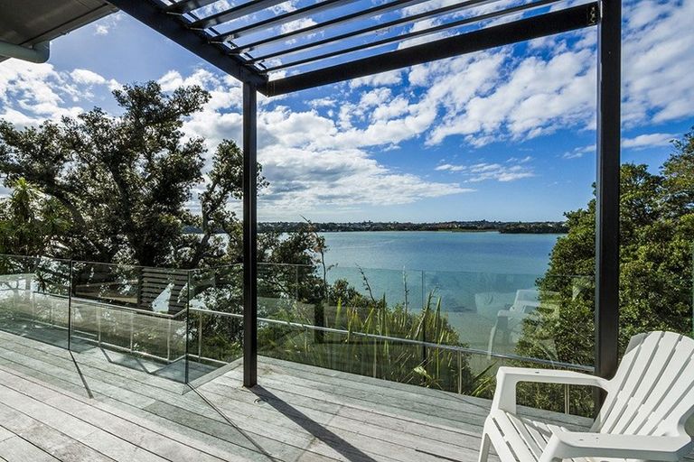 Photo of property in 10a First Avenue, Stanley Point, Auckland, 0624