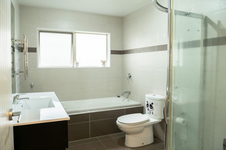 Photo of property in 4 Springvale Drive, Fairview Heights, Auckland, 0632