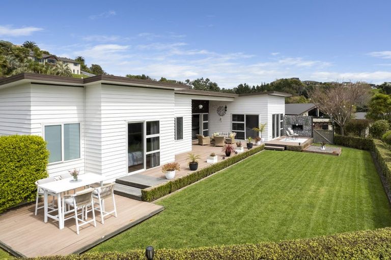 Photo of property in 33 Oceana Drive, Welcome Bay, Tauranga, 3175