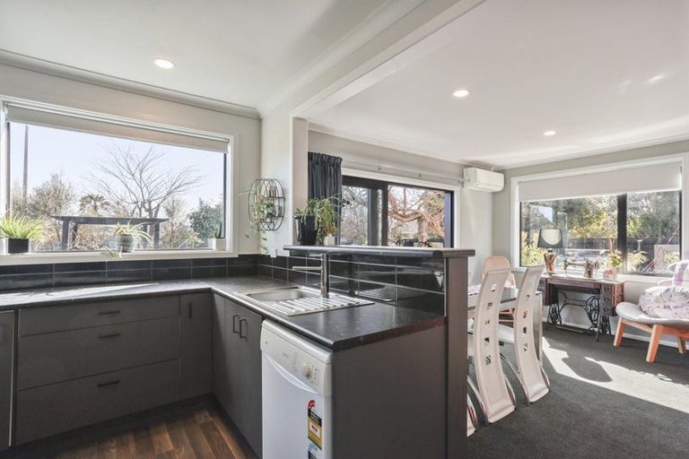 Photo of property in 1/328 Main North Road, Redwood, Christchurch, 8051