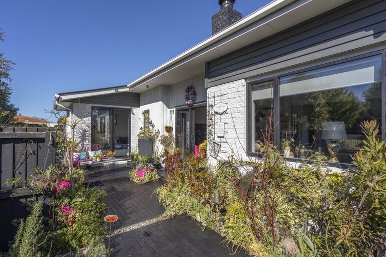 Photo of property in 1/328 Main North Road, Redwood, Christchurch, 8051