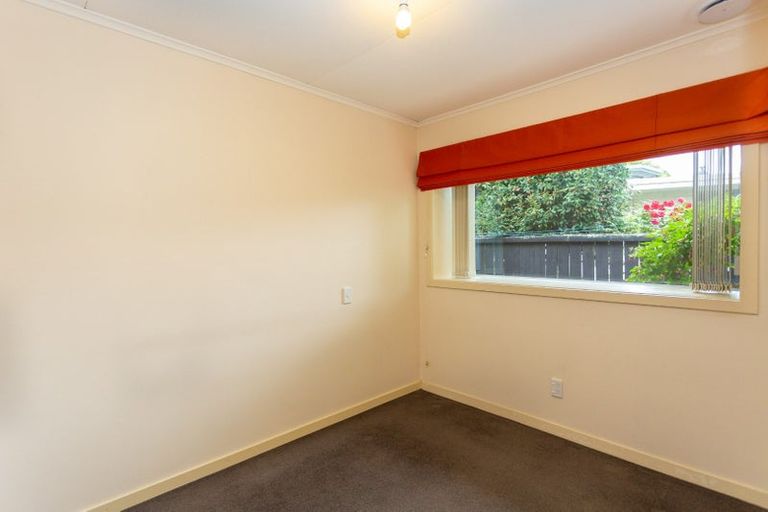 Photo of property in 1/208 Memorial Avenue, Burnside, Christchurch, 8053