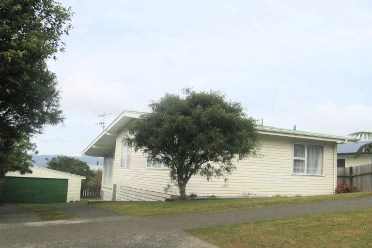 Photo of property in 324 Maungaraki Road, Maungaraki, Lower Hutt, 5010
