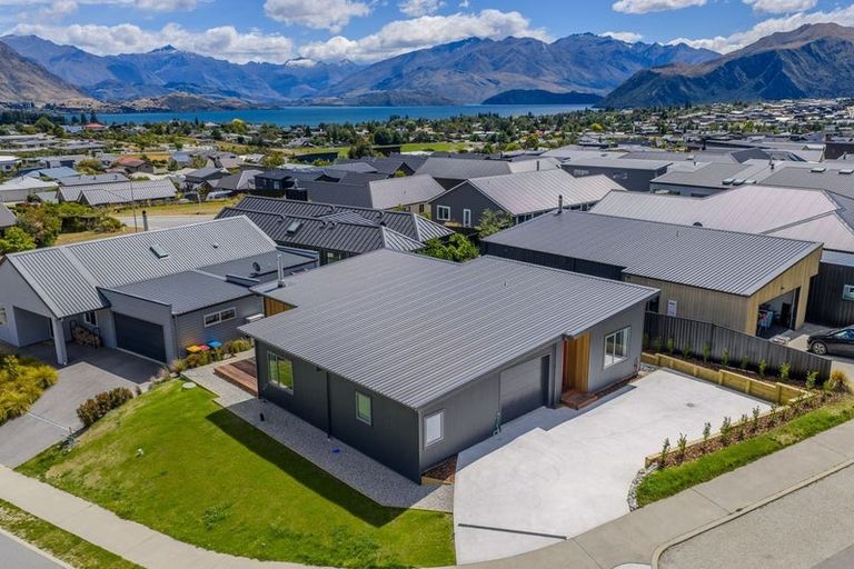 Photo of property in 3 Landsborough Lane, Wanaka, 9305