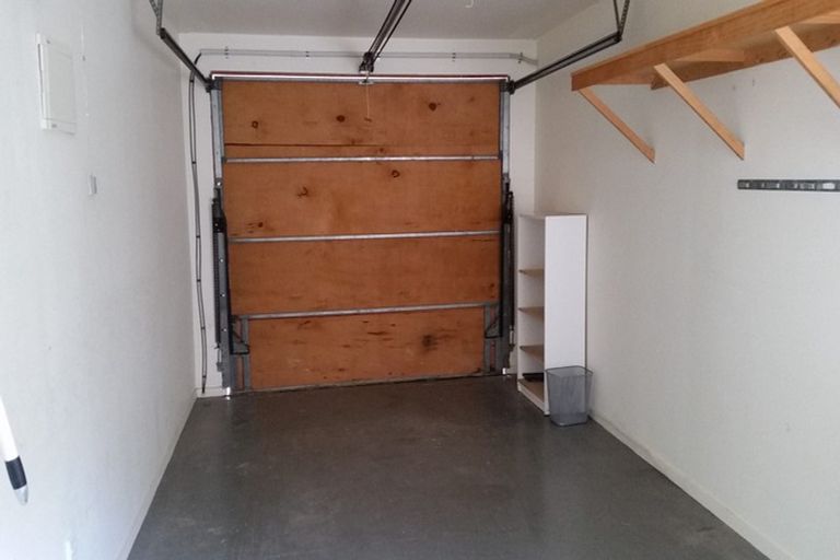 Photo of property in 28 Lawson Place, Mount Victoria, Wellington, 6011