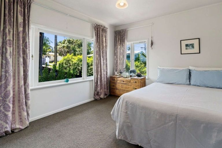 Photo of property in 20 Savoy Road, Glen Eden, Auckland, 0602