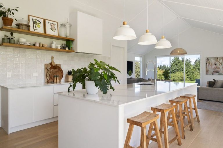 Photo of property in 5 Lens Way, Acacia Bay, Taupo, 3385