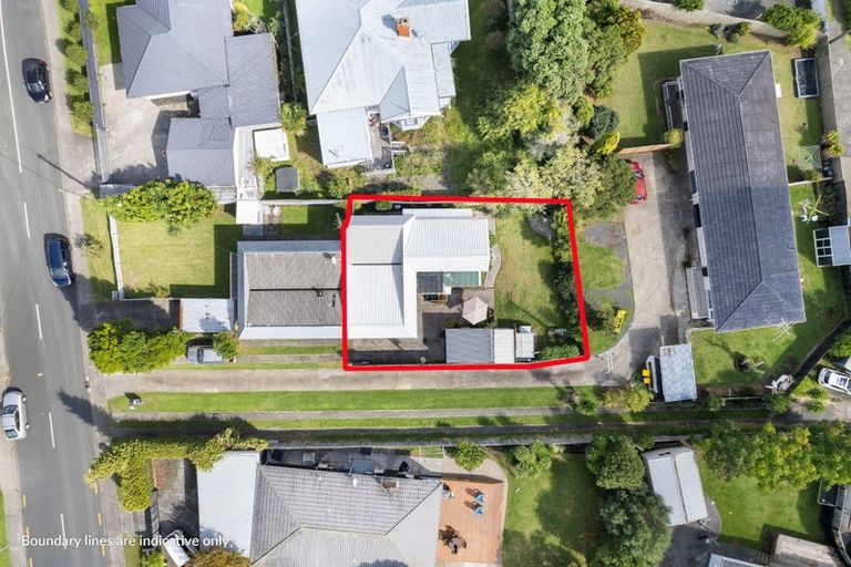 Photo of property in 2/2a Eskdale Road, Birkdale, Auckland, 0626