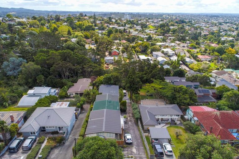 Photo of property in 2/199 Titirangi Road, Titirangi, Auckland, 0604