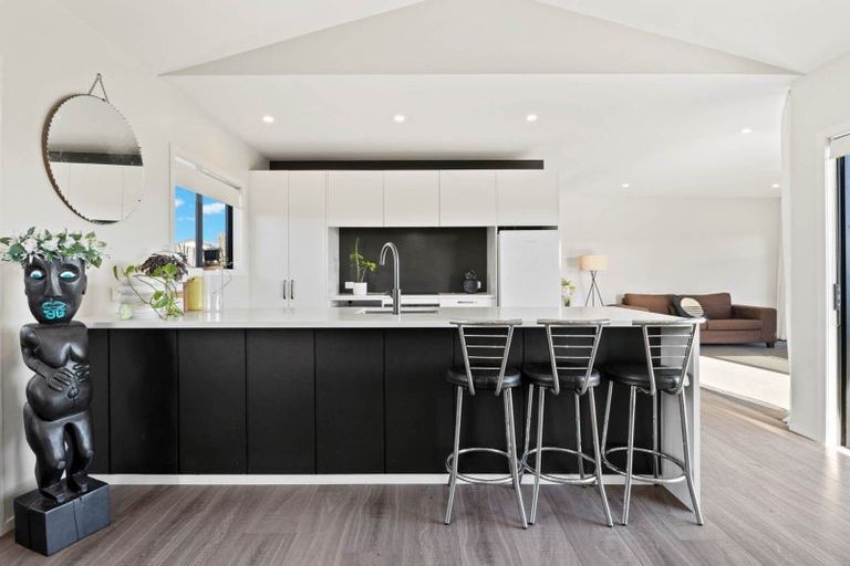 Photo of property in 13 Wheriko Avenue, Glenbrook, Waiuku, 2681