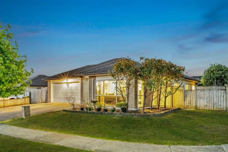 Photo of property in 2 Stamford Crescent, Flat Bush, Auckland, 2019