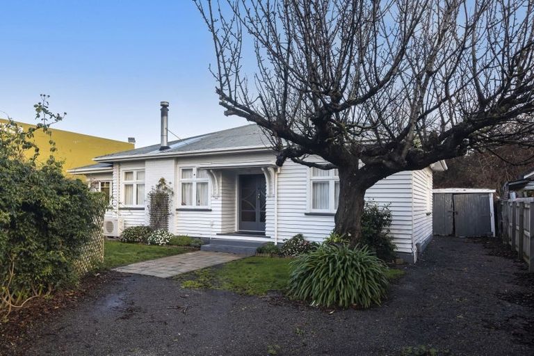 Photo of property in 100 Shakespeare Road, Waltham, Christchurch, 8023
