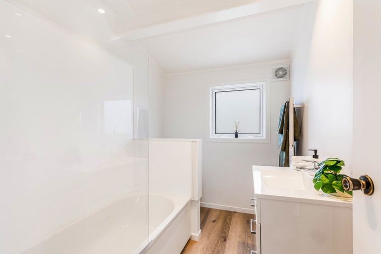 Photo of property in 5/29 Main Road, Tawa, Wellington, 5028