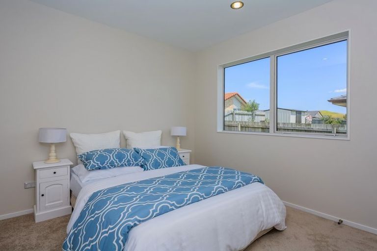 Photo of property in 74 Huntington Park Drive, Greenhithe, Auckland, 0632