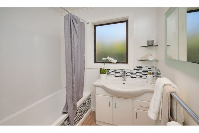 Photo of property in 97 Winters Road, Redwood, Christchurch, 8051